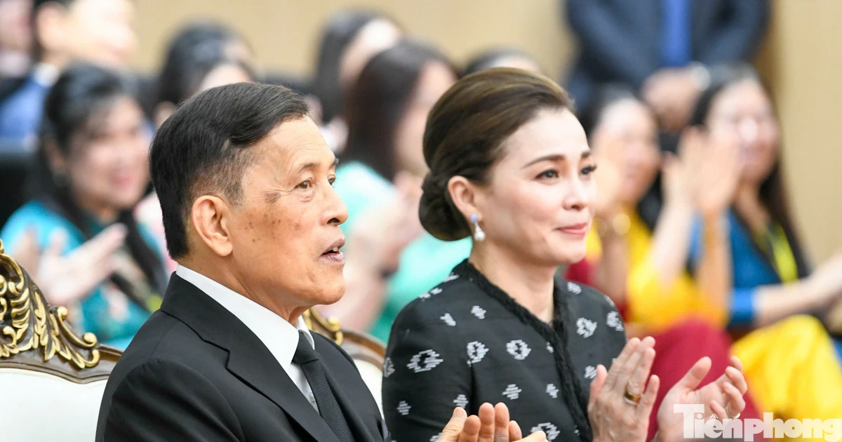 Nhà vua và Hoàng hậu Thái Lan thăm Trường Đại học Hà Nội