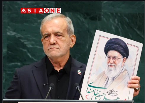 Tổng thống Iran giơ ảnh cố Lãnh tụ Tối cao Ali Khamenei trong bài phát biểu gây chú ý tại Liên Hợp Quốc