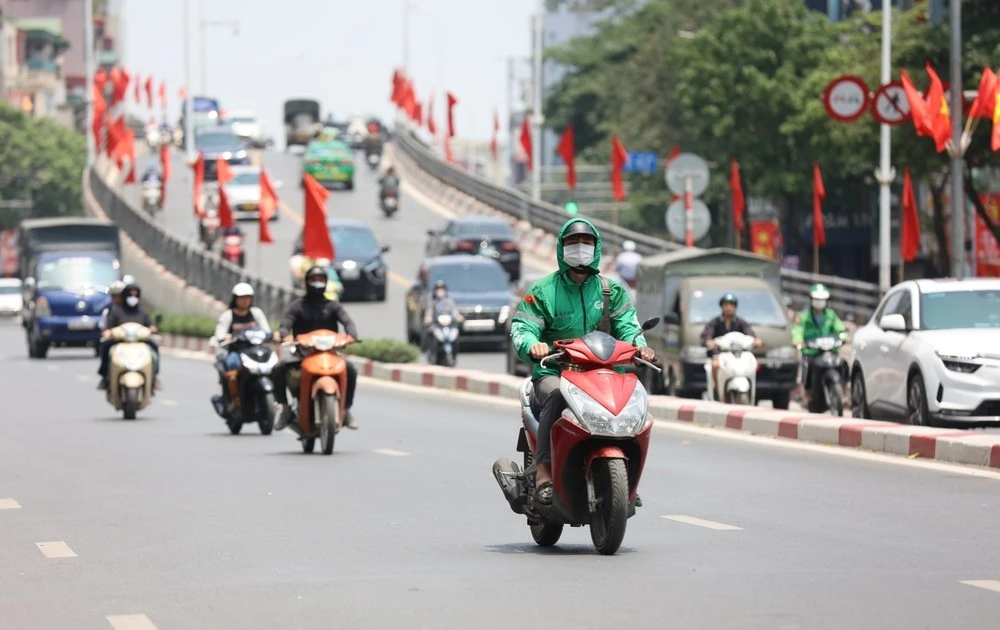 Miền Bắc oi nóng kéo dài