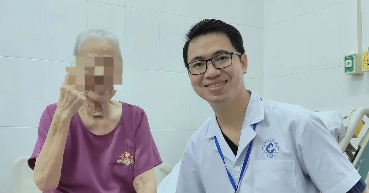 Dằm tre đâm vào tay, cụ bà rơi vào nguy kịch