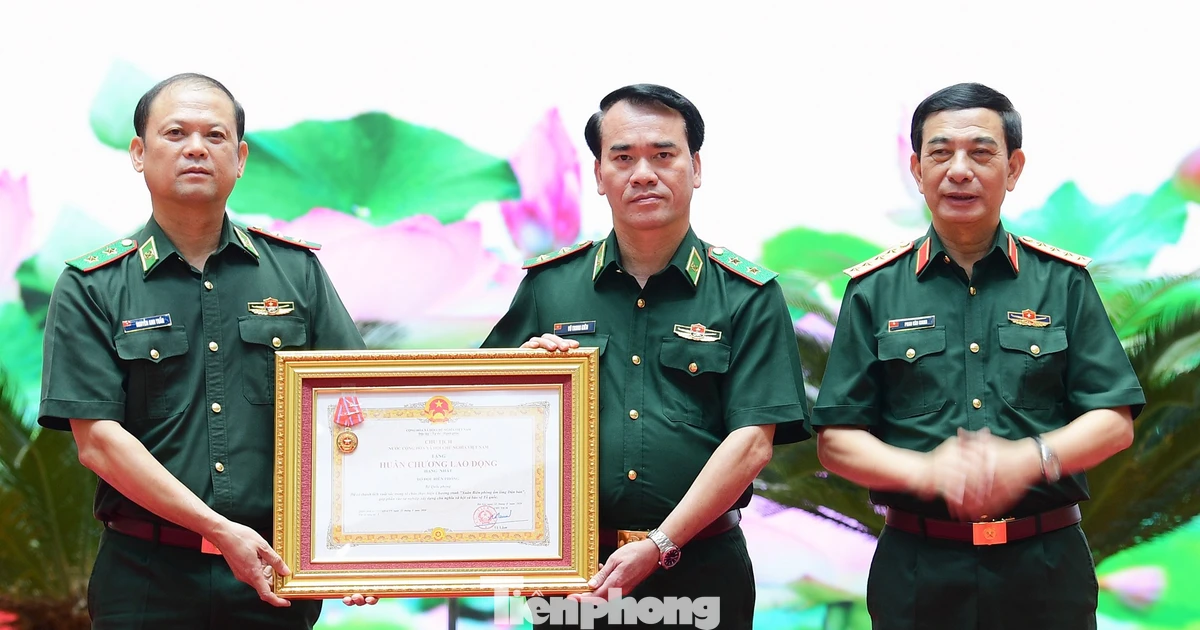 Những 'viên gạch hồng' đắp bồi thế trận lòng dân vững chắc