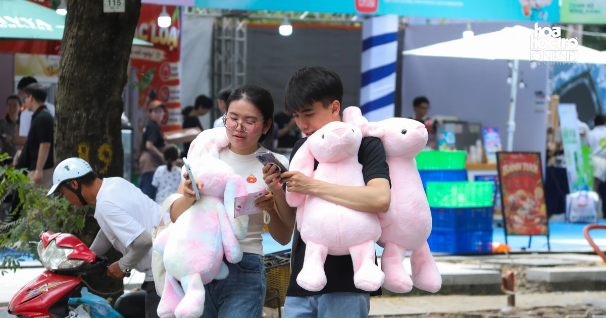 Gen Z ôm quà nặng tay từ Sóng Festival 2026, mong chờ fest Chạm Việt Nam 2