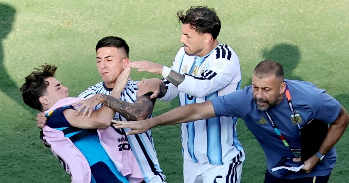 Cái giá cực đắt cho tuyển thủ Argentina quật ngã Garcia, bóp cổ Gavi
