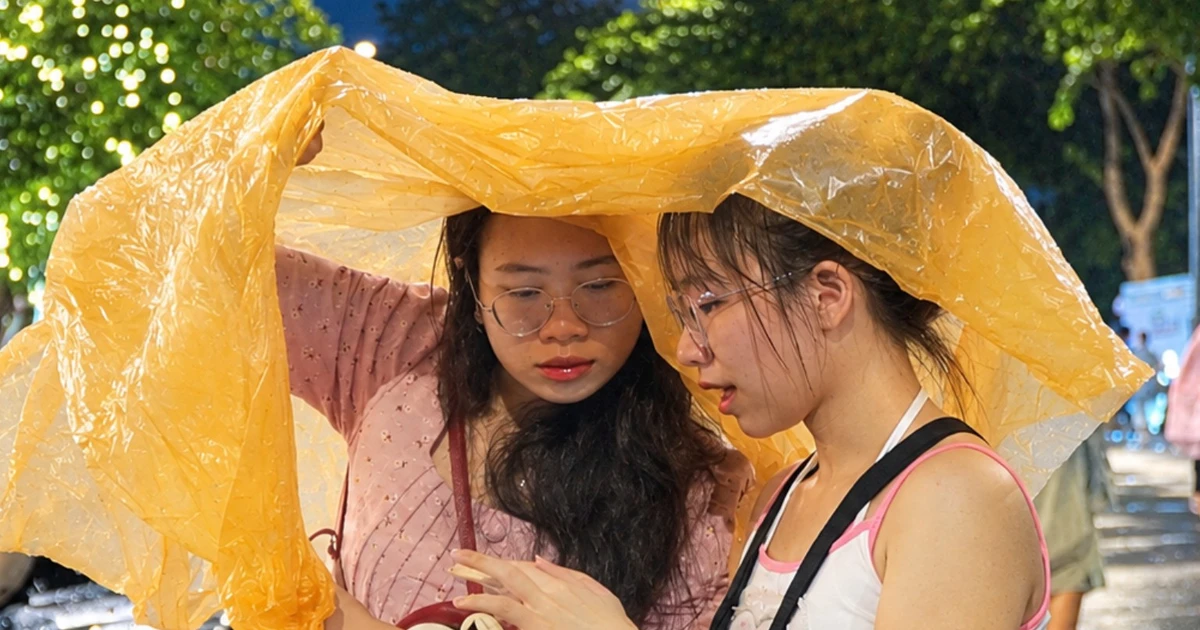 Cơn mưa không dập nổi sức nóng của Tinh hà say hi