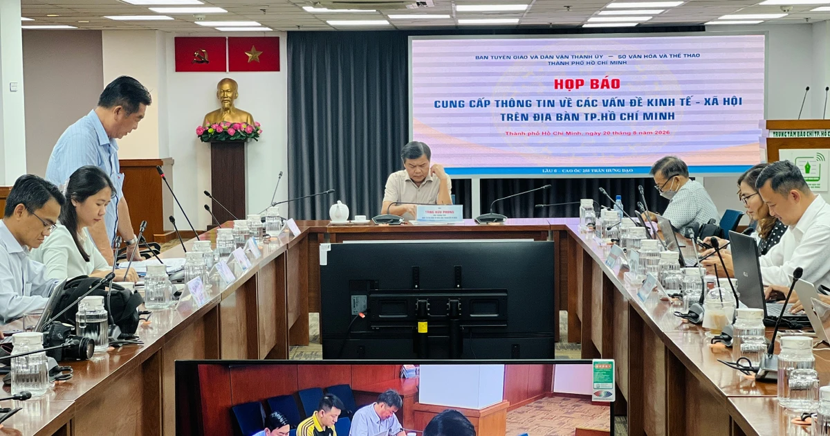 Thi công dự án công viên, phát hiện 2 huyệt mộ, một áo quan không nắp