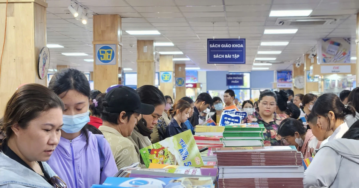 TPHCM: Học sinh muốn mượn SGK ở trường phải làm thế nào?