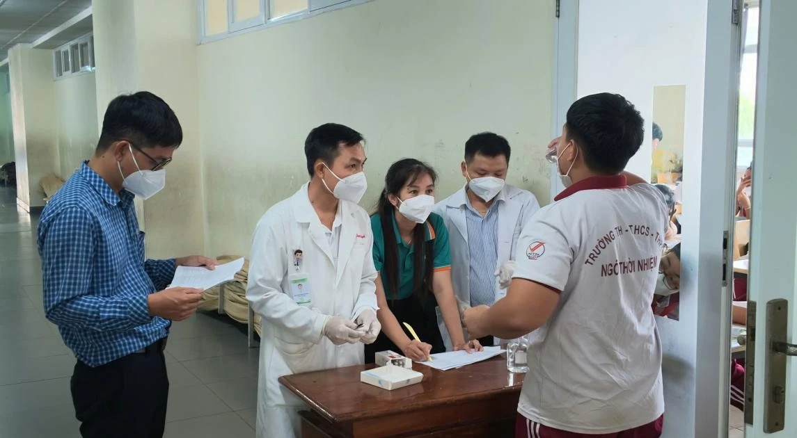 TPHCM: Thêm học sinh mắc não mô cầu, 99 người uống kháng sinh dự phòng