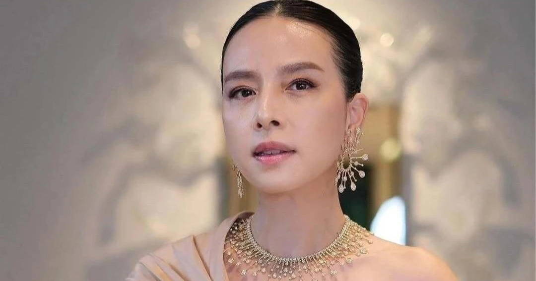 Ngoại hình trẻ kinh ngạc của bà trùm bóng đá Thái Lan