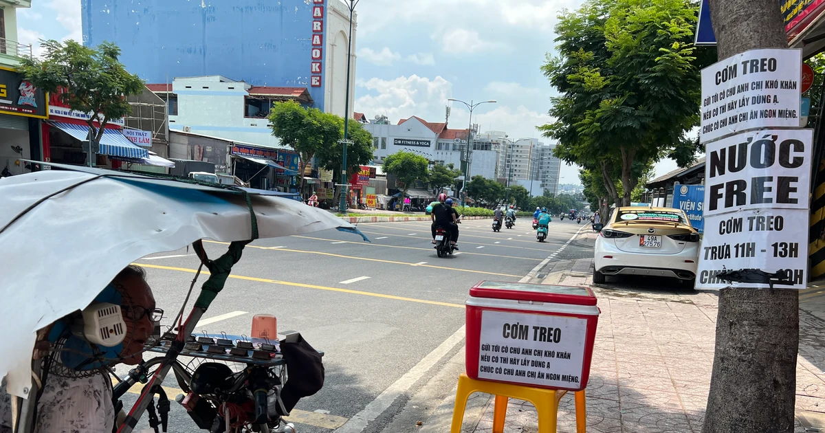 Treo 'Cơm treo' xúc động ở TPHCM