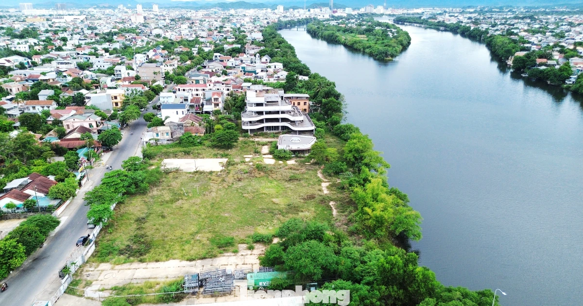 Tận thấy dự án trên khu ‘đất vàng’ thành bãi hoang ven sông Hương