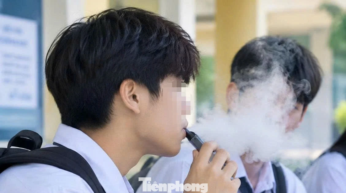 Học sinh hút thuốc lá điện tử: Từ tò mò dùng thử đến thói quen khó bỏ