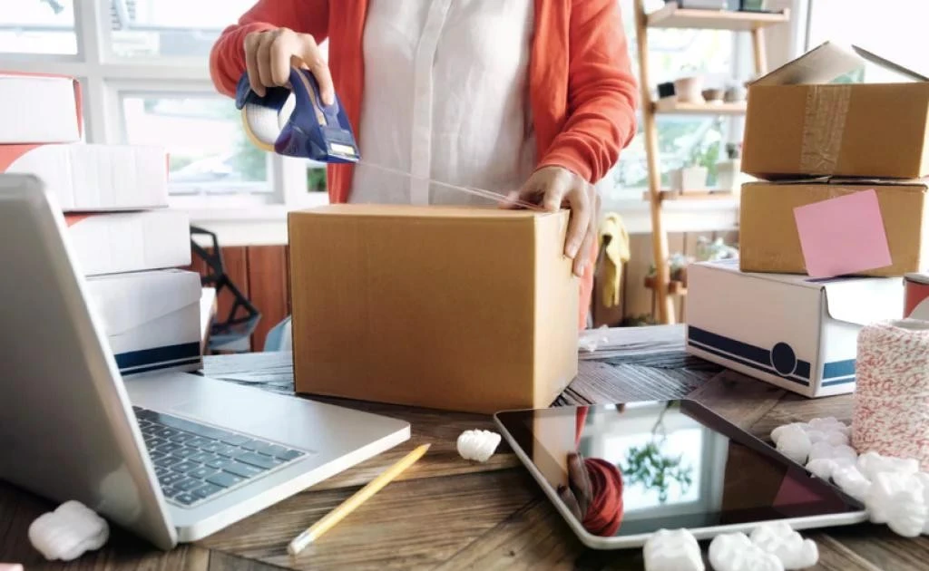 Mỗi ngày thêm hàng trăm shop online, người bán cần lưu ý gì về thuế?