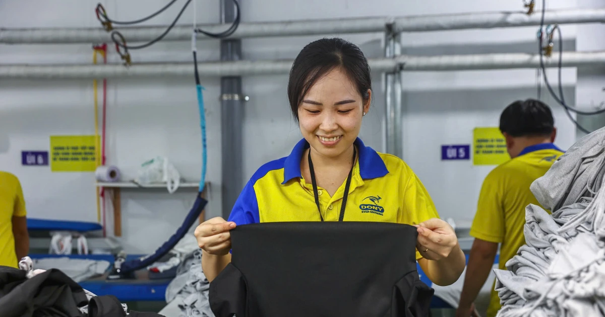 Thưởng Tết từ tháng 11: Công nhân mừng rỡ!