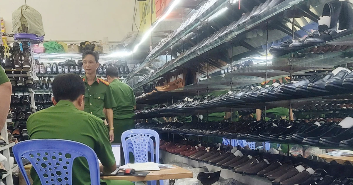 Chủ cửa hàng ở Cần Thơ bị khởi tố vì bán giày, dép giả nhãn hiệu nổi tiếng