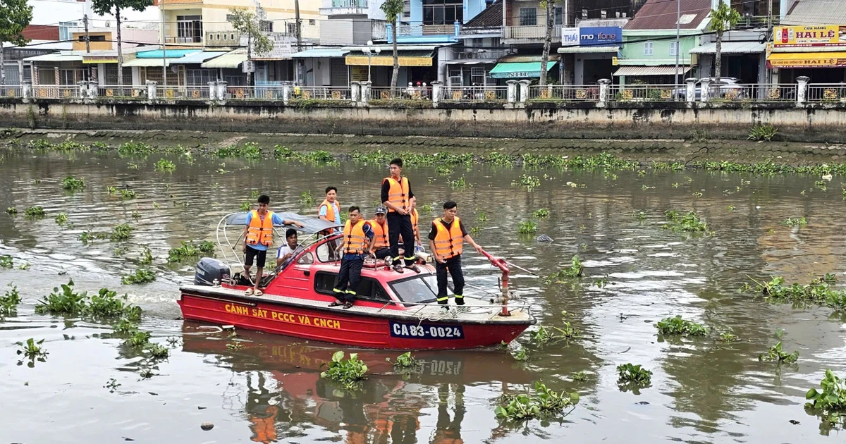Thách nhau bơi qua sông sau cuộc nhậu, một người mất tích