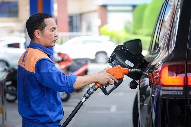 Thủ tướng: Chấm dứt mua bán xăng dầu lòng vòng