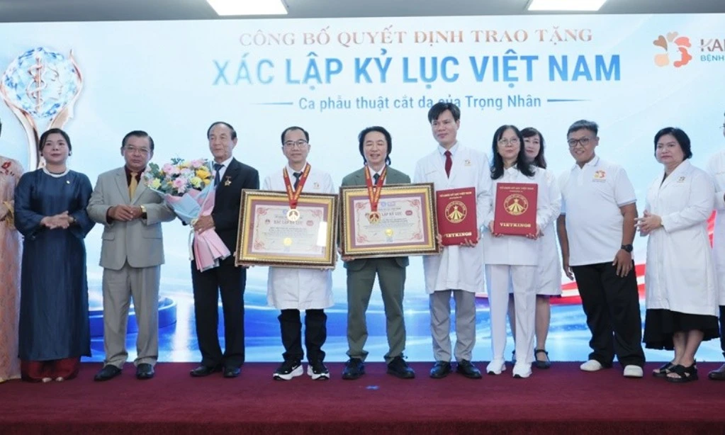 Nhận kỷ lục Việt Nam sau tạo hình cơ thể cho bệnh nhân nặng 264kg