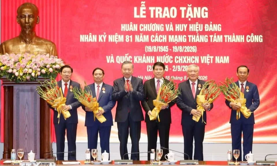 Nguyên Chủ tịch nước Lương Cường, nguyên Thủ tướng Phạm Minh Chính nhận Huân chương Hồ Chí Minh