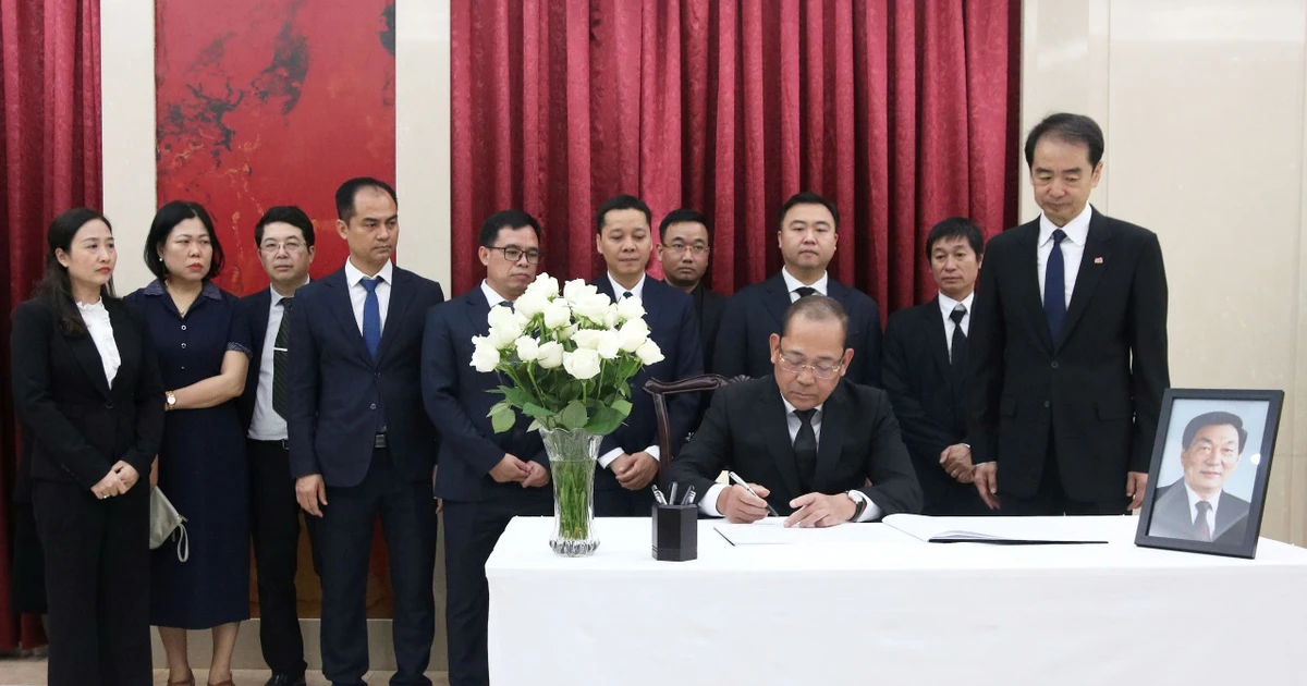 Đoàn đại biểu Ủy ban Trung ương MTTQ Việt Nam viếng nguyên Thủ tướng Trung Quốc Chu Dung Cơ