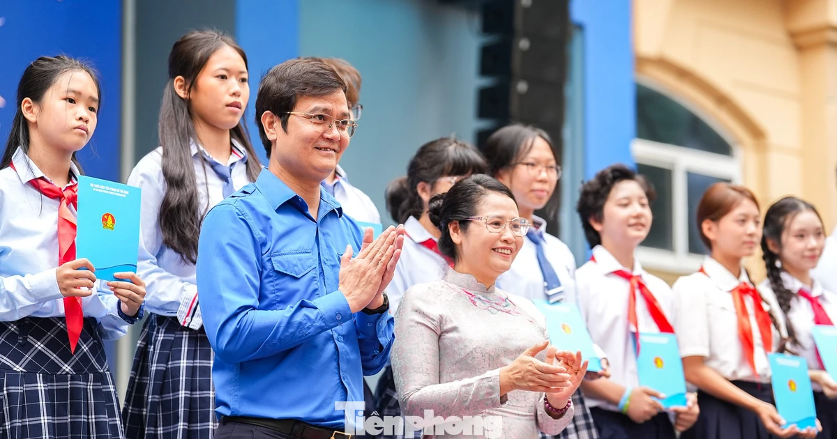 Những món quà đặc biệt trong ngày khai giảng của học sinh ba miền