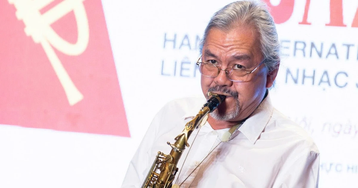 Đi bộ quanh Hồ Gươm sẽ gặp ban nhạc Jazz