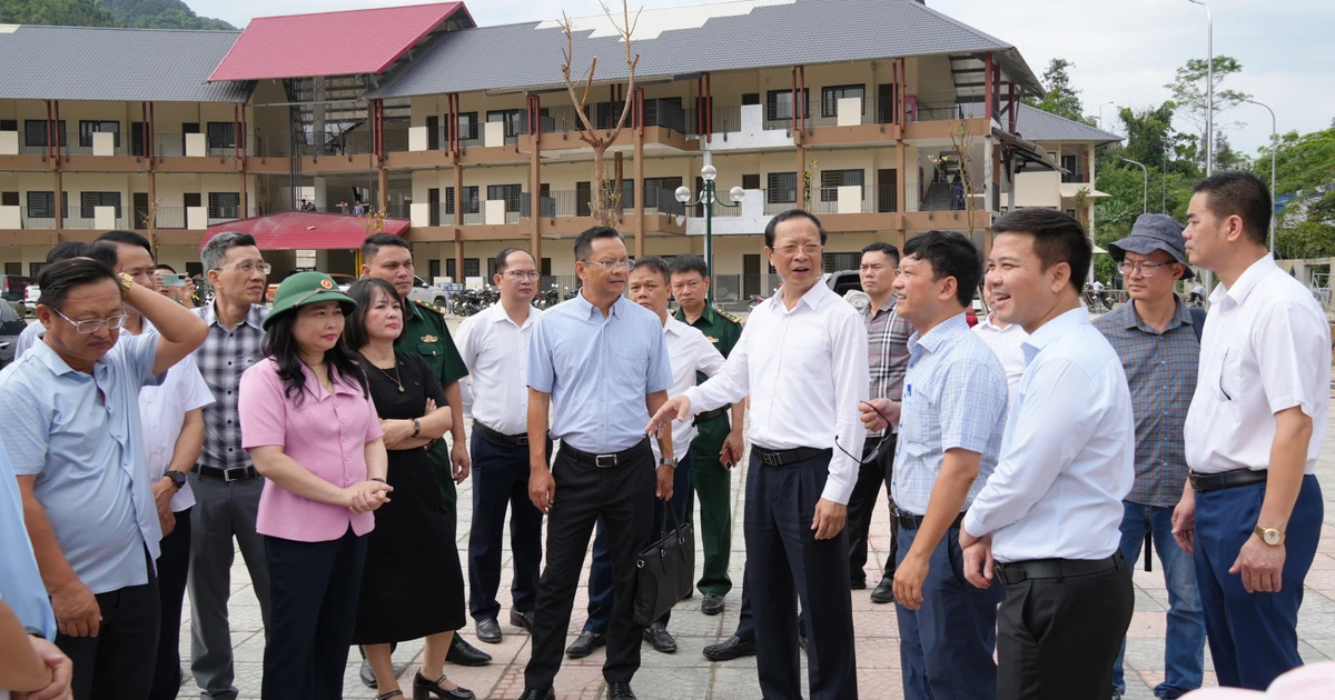 Trường nội trú vùng biên Lào Cai được chọn là điểm cầu trung tâm của lễ khai giảng