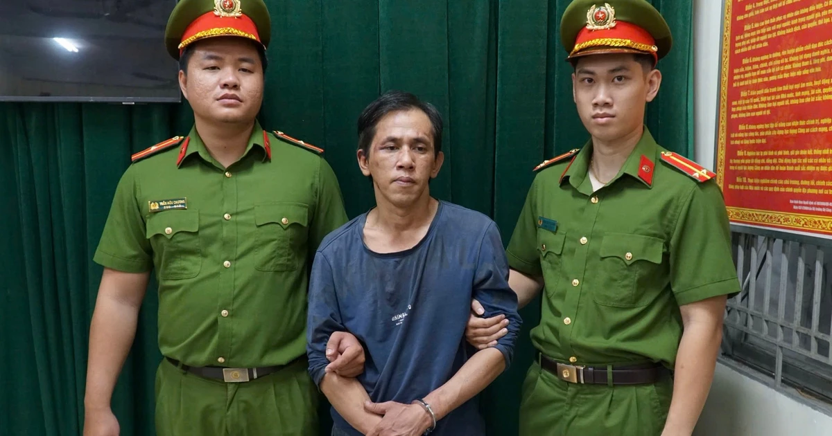 Đập tủ kính cướp vàng giữa ban ngày ở TPHCM