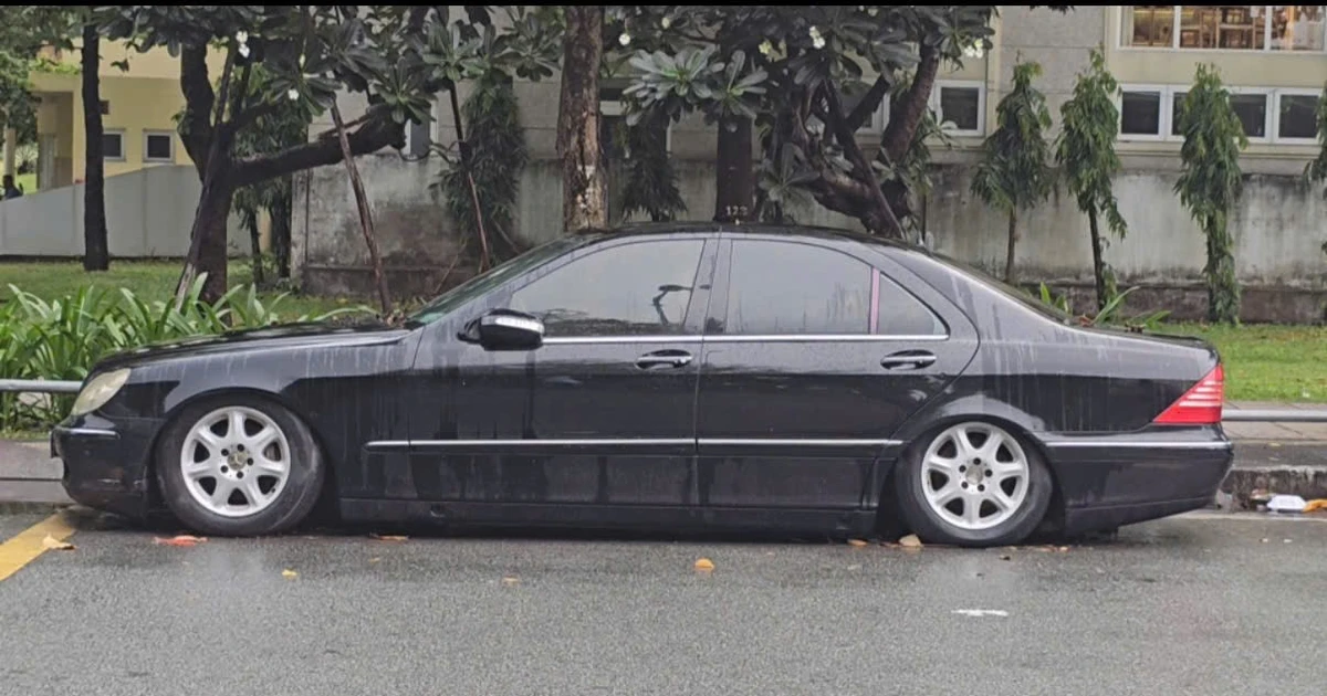 Xác minh ô tô Mercedes biển số 'lộc phát' bị bỏ lại bên đường gần sân bay Tân Sơn Nhất