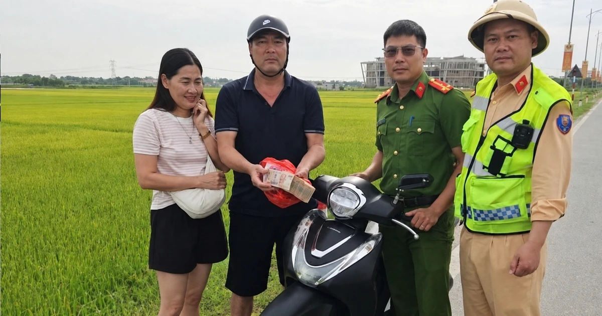 CSGT nhặt được 200 triệu đồng, tìm người đánh rơi để trao trả
