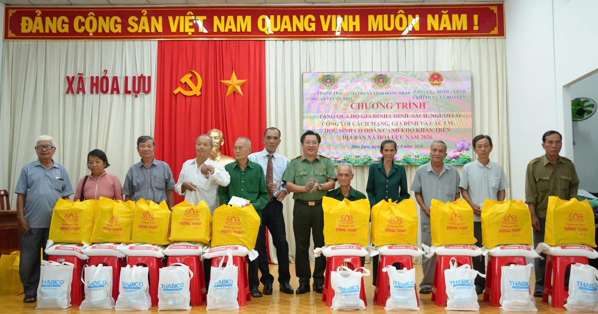 Công an Đồng Tháp trao tặng gần 500 triệu đồng an sinh xã hội tại Cần Thơ
