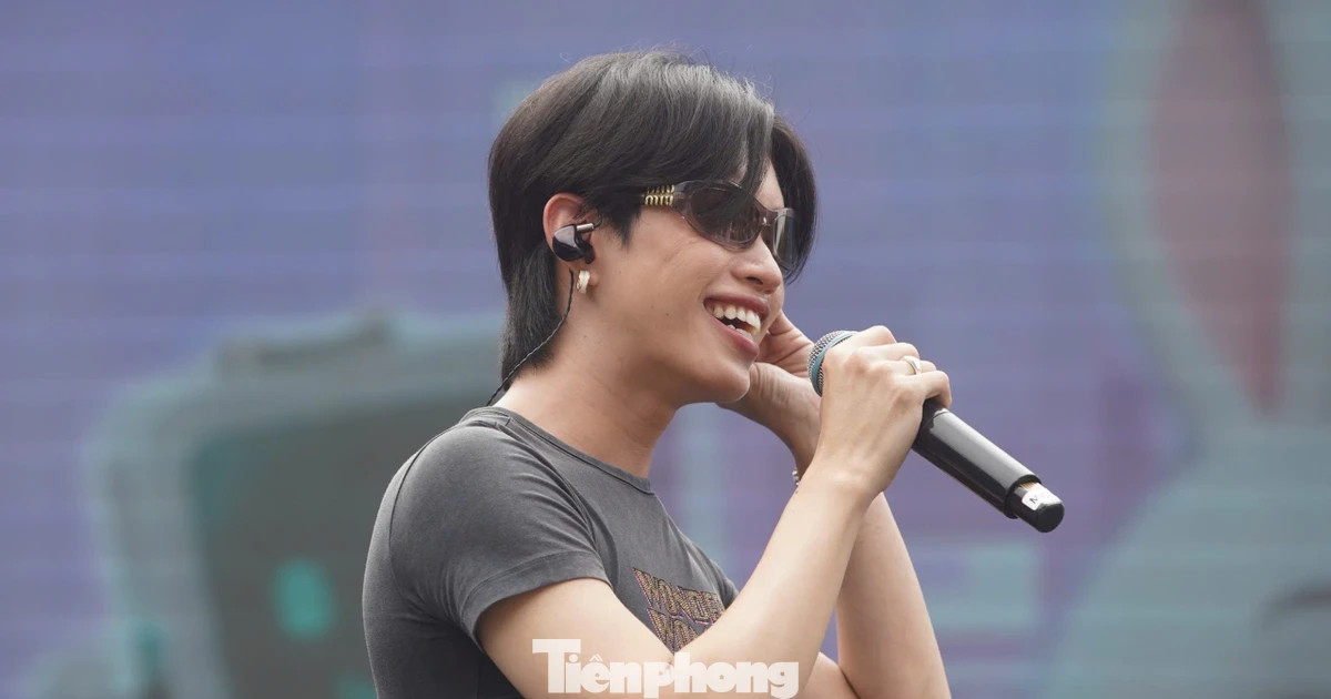 Pháp Kiều tổng duyệt Fest "Chạm Việt Nam" 2 giữa trưa nắng