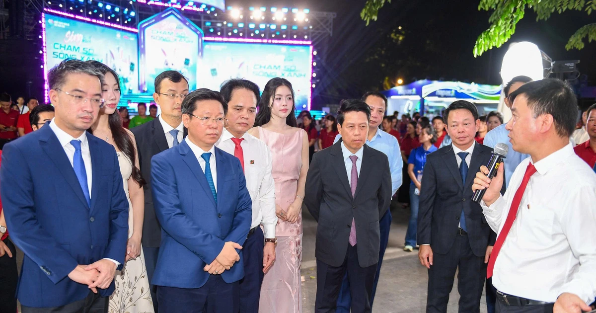 Lãnh đạo Trung ương, Ngân hàng Nhà nước trải nghiệm thanh toán số tại gian hàng Agribank