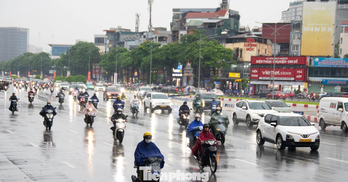Nhiều 'rốn ngập' ở Hà Nội thoát cảnh ngập sâu sau mưa lớn dồn dập