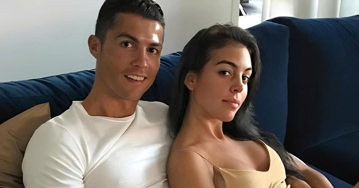 Hợp đồng hôn nhân của Ronaldo với vợ người mẫu