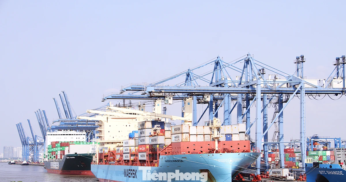 Giảm giá điện, thuế xăng dầu: Doanh nghiệp, sản xuất "xả áp lực"