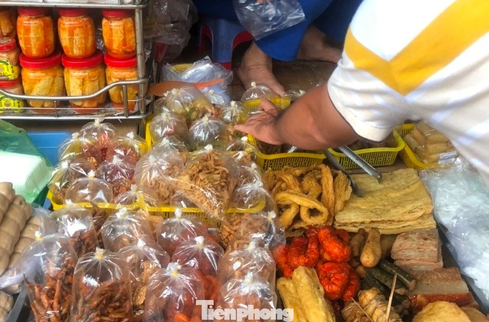 Đồ chay 'ba không' tràn chợ