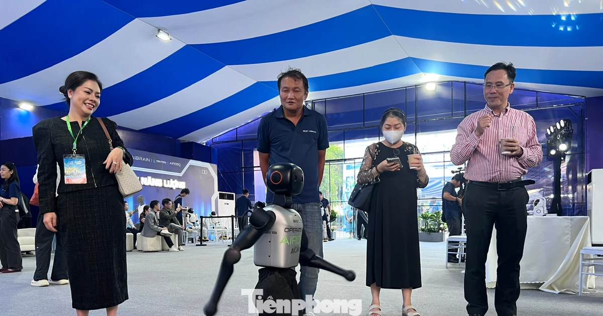Tận thấy robot múa võ, khiêu vũ... như người thật ở TPHCM