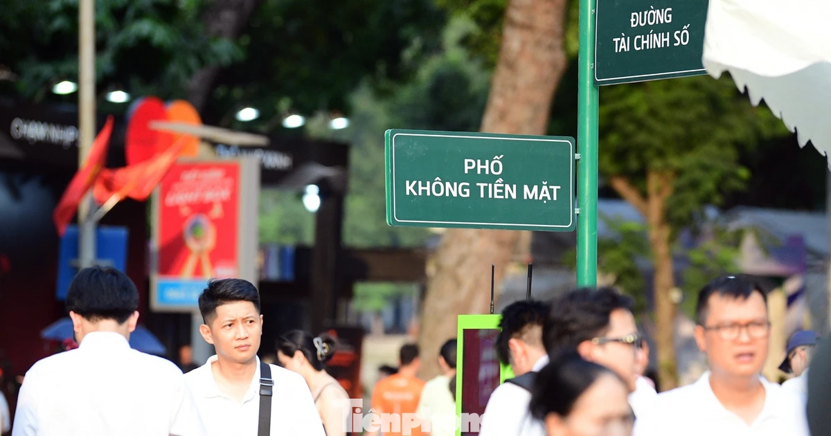 Thỏa thích trải nghiệm "đường tài chính số, phố không tiền mặt"
