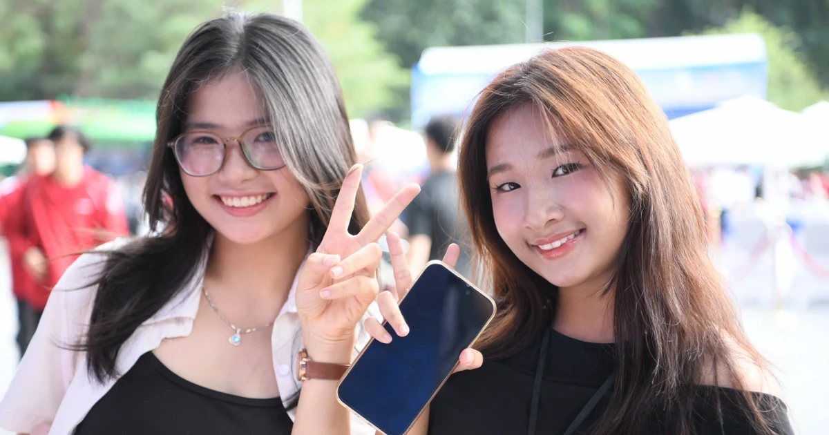 Phố đi bộ Trần Nhân Tông "bùng nổ" trước giờ khai mạc Sóng Festival 2026
