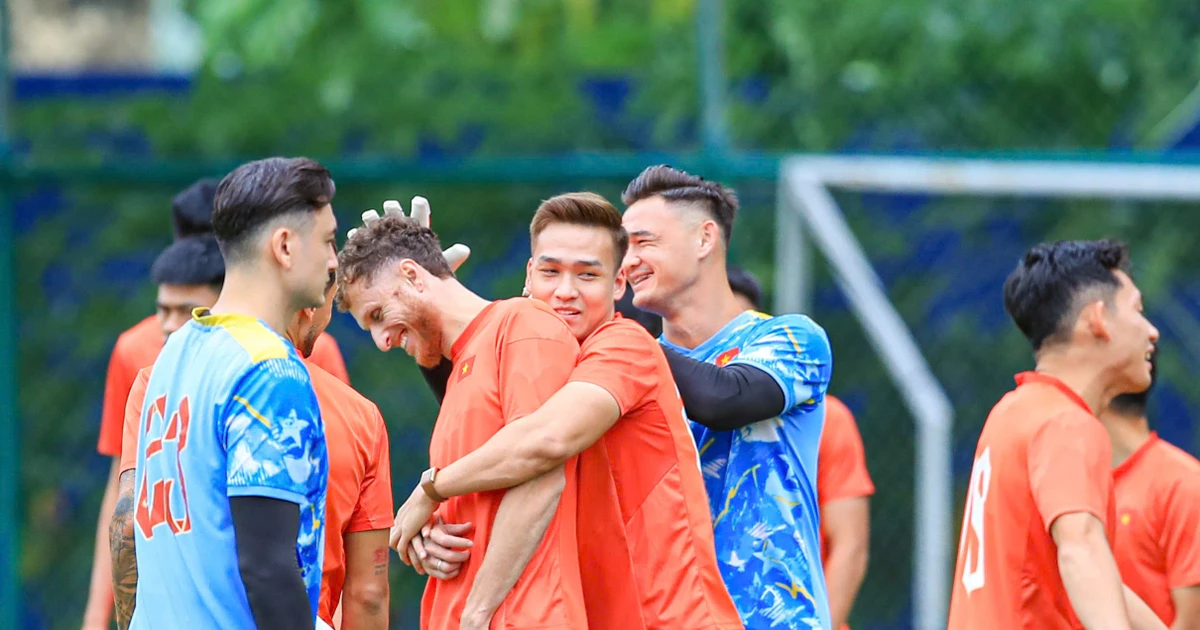 Đội tuyển Việt Nam không ngại mặt sân cỏ lá gừng của Kuala Lumpur