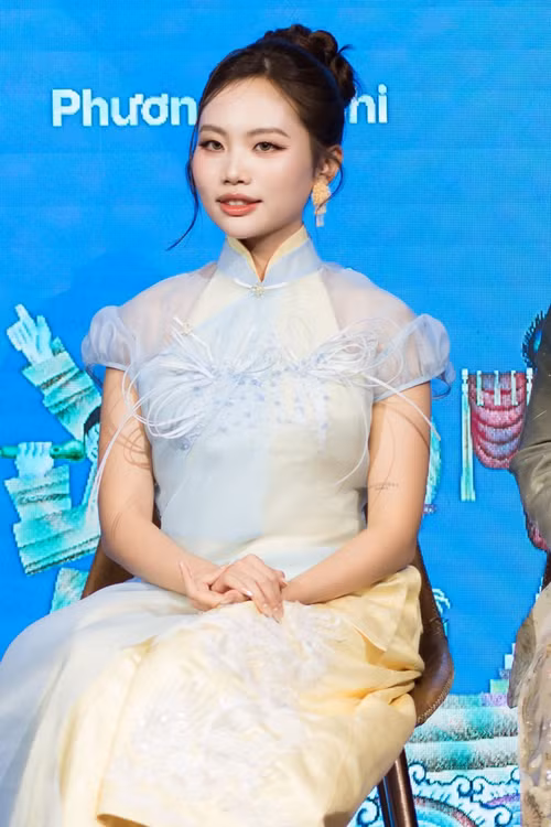 phuong-my-chi-dan-choi-dan-ca-2389.jpg