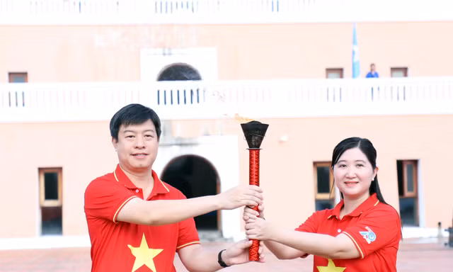 Ngọn lửa 'Tôi yêu Tổ quốc tôi' đến cực Nam đất nước