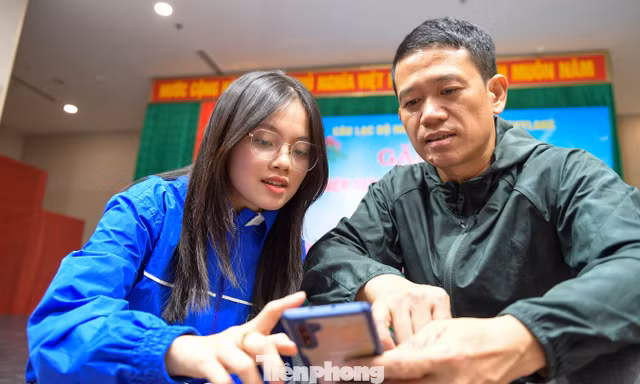 Đoàn viên, sinh viên Hà Nội miệt mài hỗ trợ 'làm sạch' dữ liệu