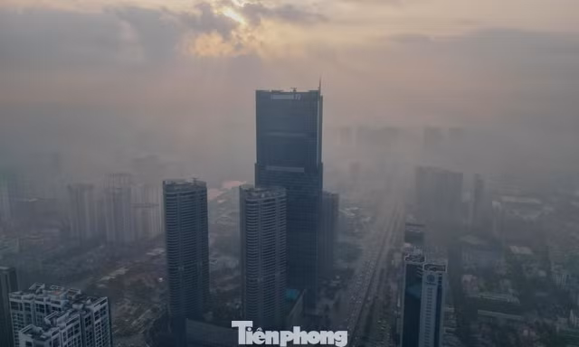 Sương tan, nắng lên nhưng ô nhiễm không khí Hà Nội chưa hạ nhiệt