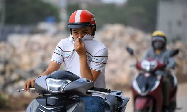 Bụi mù, bùn lầy 'bủa vây' công trường cải tạo kênh La Khê
