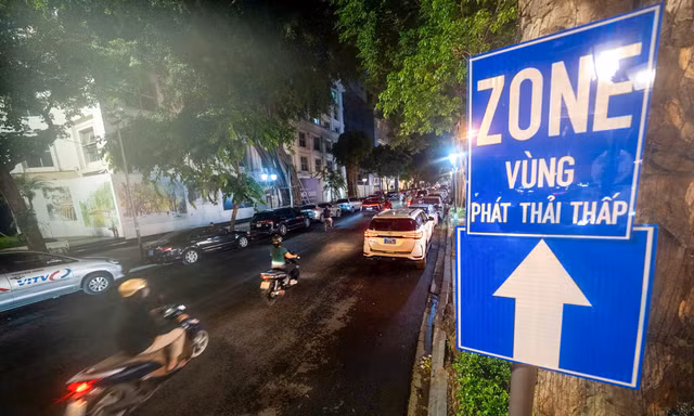 Ngày đầu vùng phát thải thấp Hà Nội: Tài xế đổi lộ trình, người dân dần thích ứng
