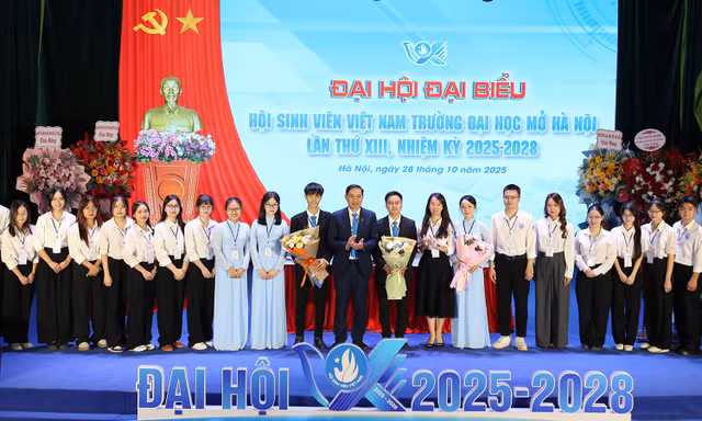 TS Đặng Bảo Sơn giữ chức Chủ tịch Hội Sinh viên trường ĐH Mở Hà Nội khóa XIII