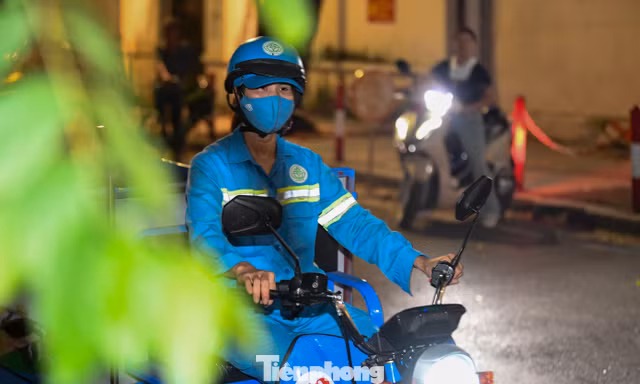Hà Nội lần đầu thí điểm xe điện, túi tiêu chuẩn để thu gom rác thải