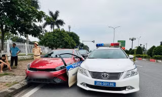 Tài xế vi phạm nồng độ cồn, chạy quá tốc độ đâm vào xe CSGT
