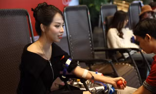 Dàn Hoa hậu, Á hậu cùng hàng vạn sinh viên TP. HCM tham gia 'Chủ Nhật Đỏ' lần thứ 18